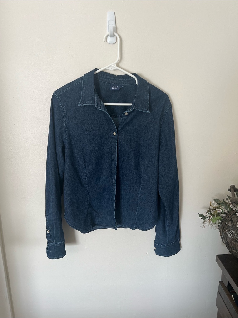GAP Women’s L Stretch Denim Shirt Dark Wash Button Front Long Sleeve
